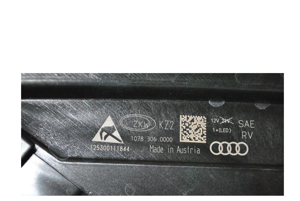 Nowy Oryginalny Reflektor Full Led Prawa Strona Audi Q8 4M8941034B