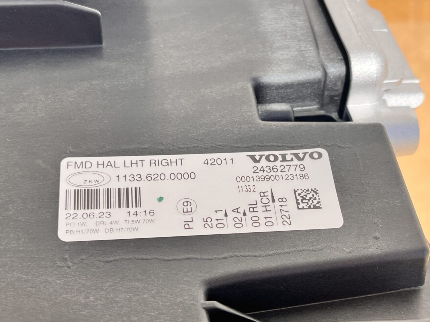 NOWY OE REFLEKTOR HALOGENOWY LAMPA H7 VOLVO FM FM5 TRUCK FMX 2020 – 23752779 , 24362779