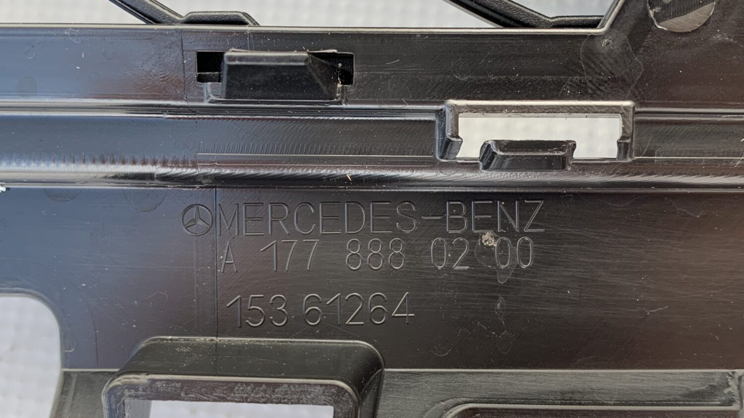 NOWY ORYGINALNY GRILL KRATKA CHŁODNICY ATRAPA PRZEDNIA ZNACZEK MERCEDES W177 A-KLASSE AMG DIAMENT A1778880200