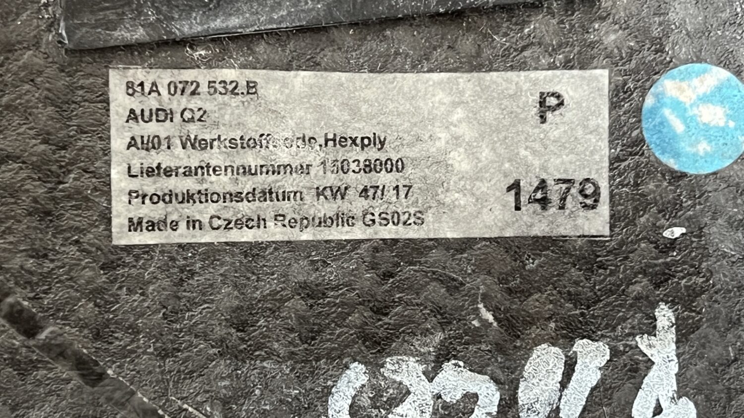 OBUDOWA Z BEZ ASA LUSTERKA LUSTERKO PRAWA STRONA CARBON AUDI Q2 81A072532B , 81A072531B