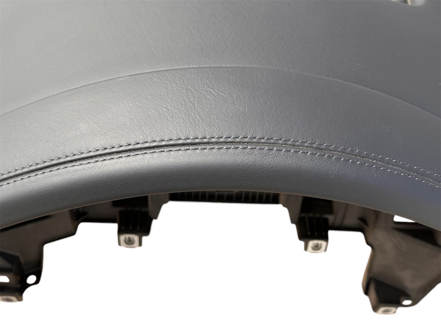 NOWA OE SKÓRZANA DESKA ROZDZIELCZA HEAD-UP Z CZARNĄ NICIĄ PORSCHE CAYENNE 2018 - 9Y1857033Q