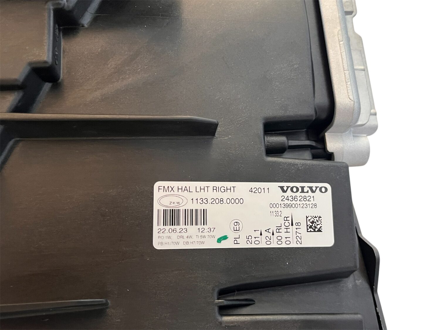 2X NOWE OE REFLEKTORY HALOGENOWE REFLEKTOR H7 LAMPY VOLVO FM5 TRUCK FMX 2020 -23752821 + 23752820