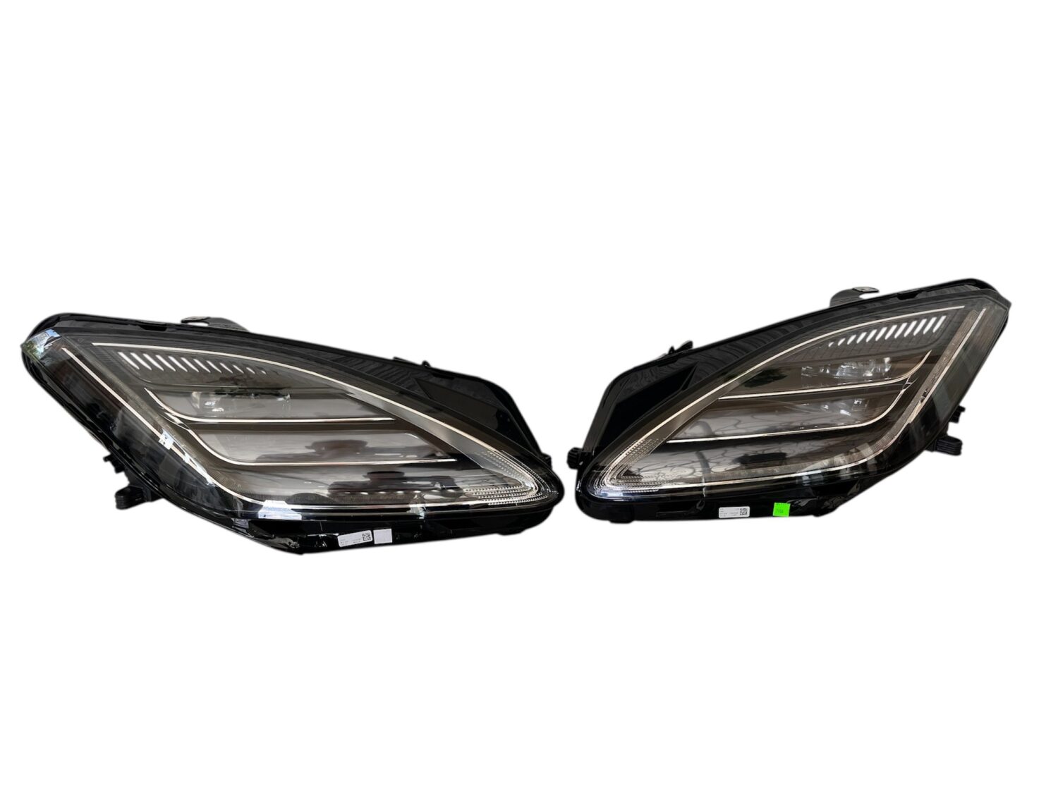 Oryginalny reflektor do JAGUAR 2X E-PACE J9C313W030HD