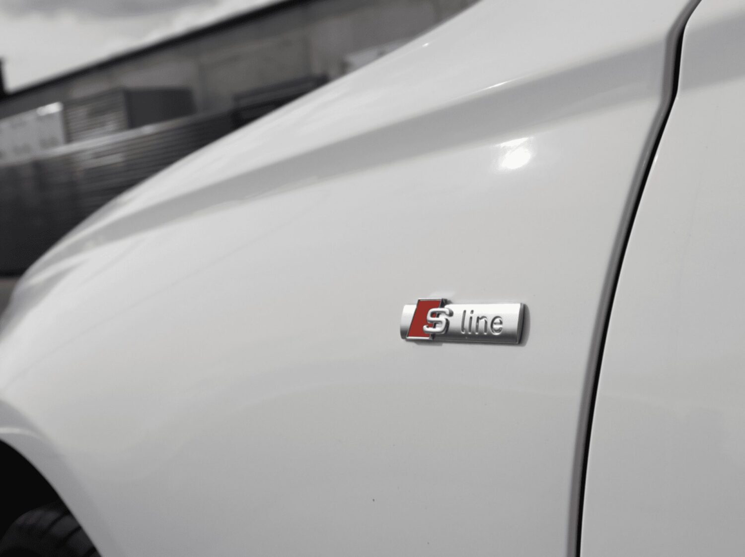 2X ORYGINALNY EMBLEMAT ZNACZEK S-LINE NA BŁOTNIK AUDI A1 A3 A4 B6 B7 A6 A7 Q2 Q3 Q5 Q7 Q8 TT E-TRON 8N0853601A