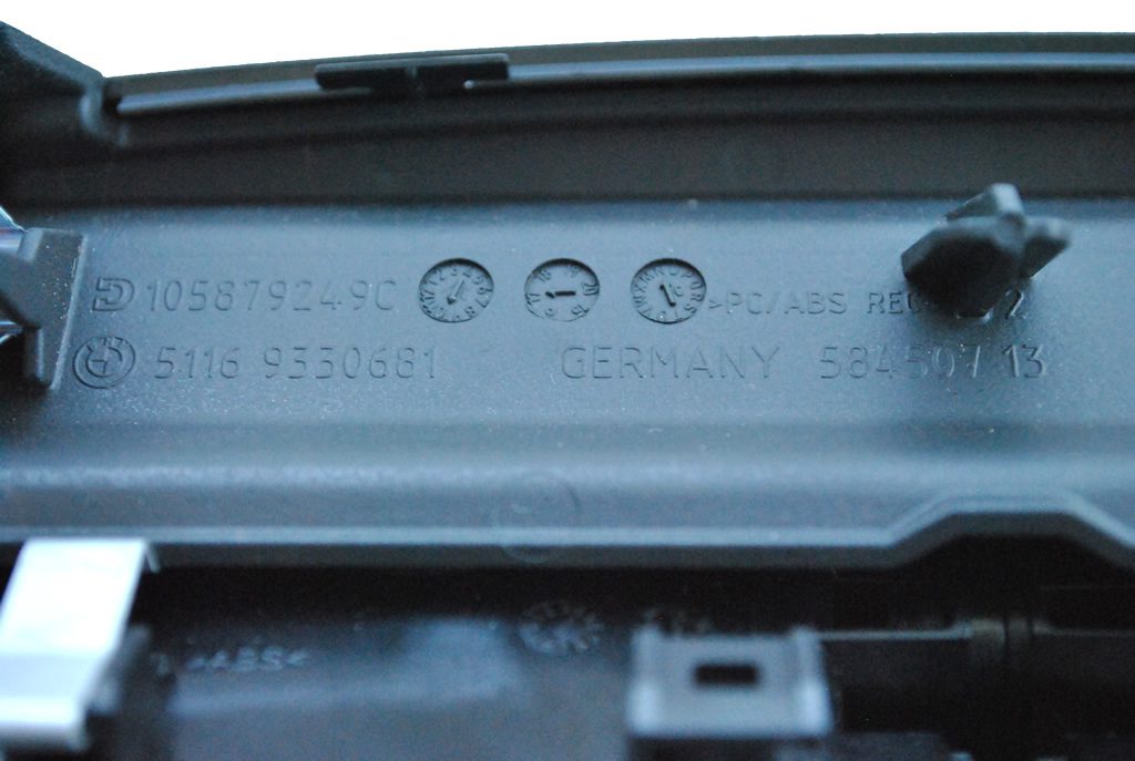 NOWA OE RAMKA OSŁONA TUNEL TYLNY + KRATKA NAWIEWU + PRZYCISKI PODGRZEWANIE FOTELI BMW 5 G30 G31 9330681