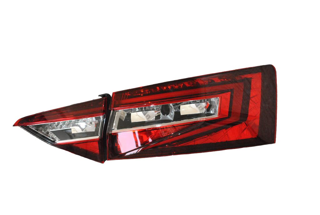 4X NOWE OE LAMPY TYLNE LEWA + PRAWA SKODA SUPER B 3V5945207