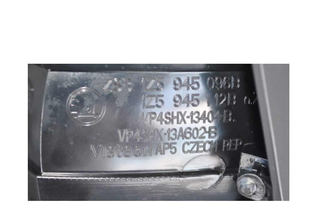 NOWA OEM LAMPA TYLNA PRAWA STRONA SKODA OCTAVIA 2 1Z3 2009 - 1Z5945112A / 1Z5945096B