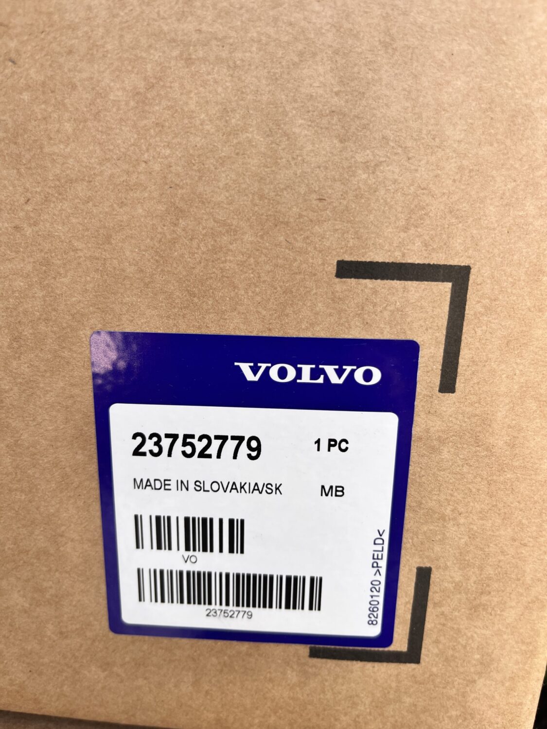NOWY OE REFLEKTOR HALOGENOWY LAMPA H7 VOLVO FM FM5 TRUCK FMX 2020 – 23752779 , 24362779