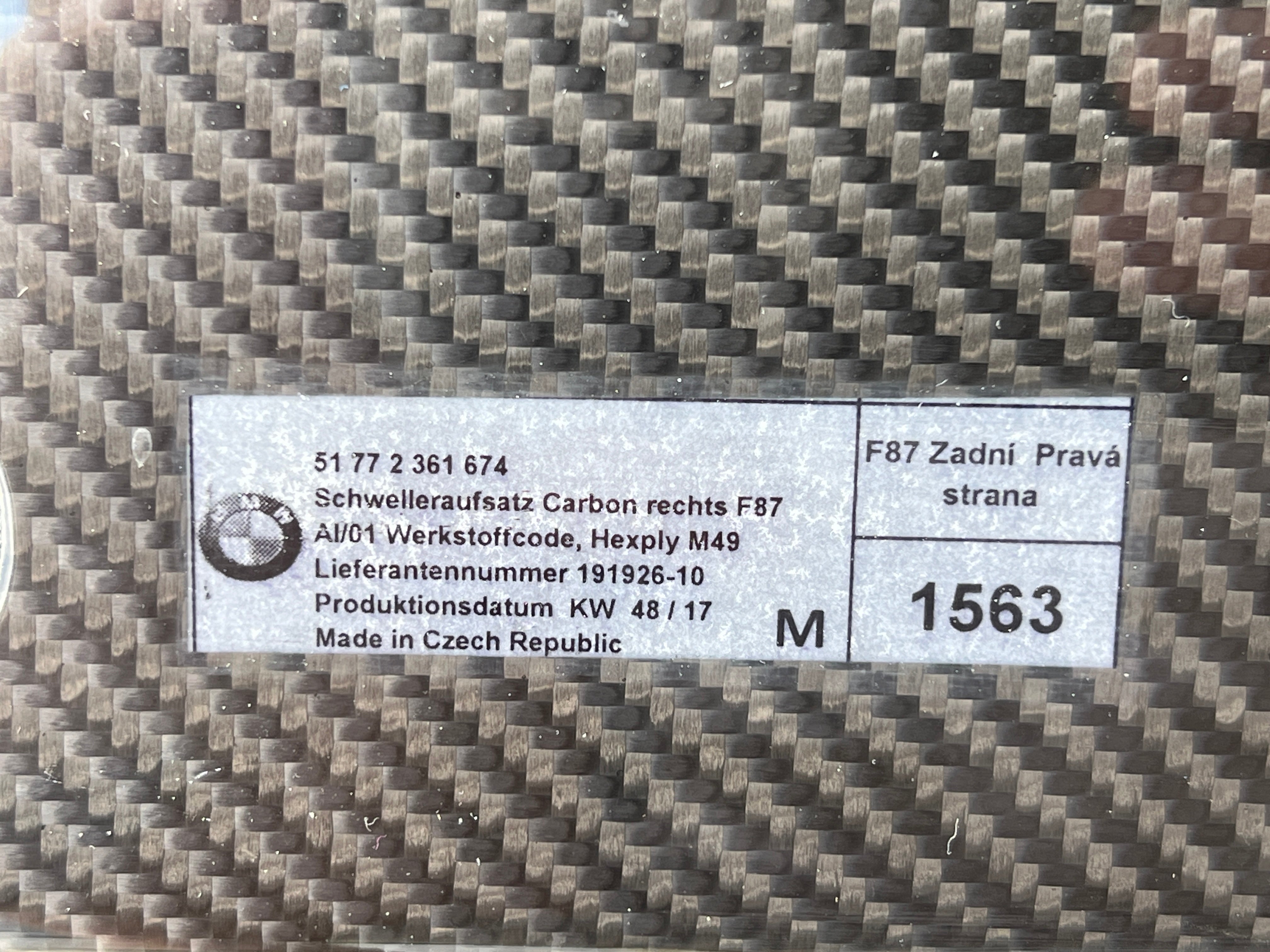 NOWA ORYGINALNA CARBON NAKŁADKA PROGU PRAWA STRONA SPOILER BMW M-PERFORMANCE M2 F22 F87 LCI 2018- 51772361674