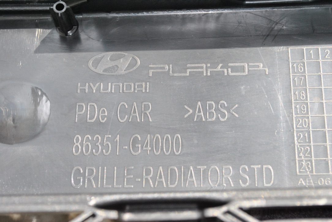 NOWY OE GRILL ATRAPA PRZEDNIA EMBLEM HYUNDAI I30 OD 2017 86351G4000