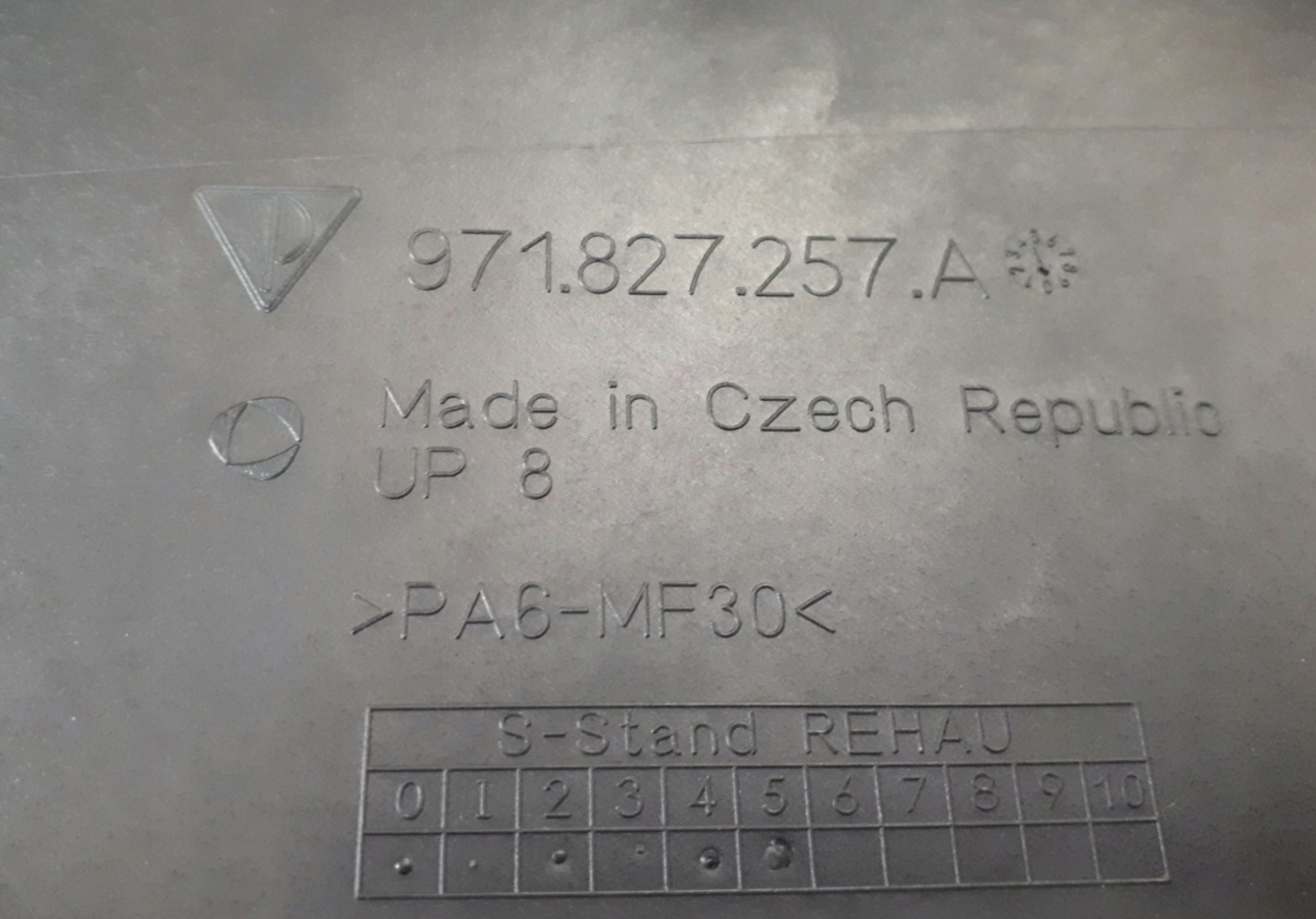 971827257A OSŁONA SPOILERA PORSCHE PANAMERA 971