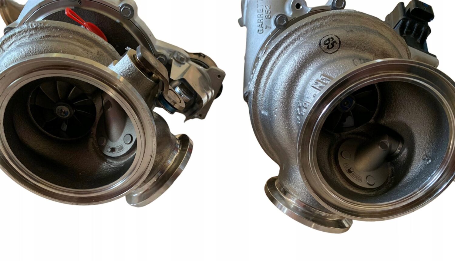 2X NOWA OE TURBO TURBINA TURBOSPRĘŻARKA BMW 5 F90 M5 8 F91 F92 F93 M8 1657852372 7852372 7852373