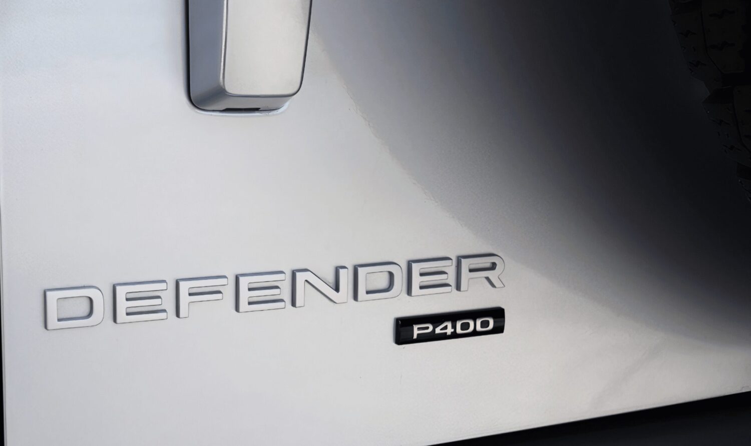 NEW ORIGINAL EMBLEM BADGE LETTERING LAND ROVER DEFENDER P400 N8B2-001B40-CA